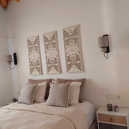 Maya Apartments, Modern And Convenient With Private Parking Apartment