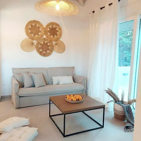 Maya Apartments, Modern And Convenient With Private Parking Apartment