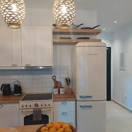 Apartment Maya Apartments, Modern And Convenient With Private Parking *