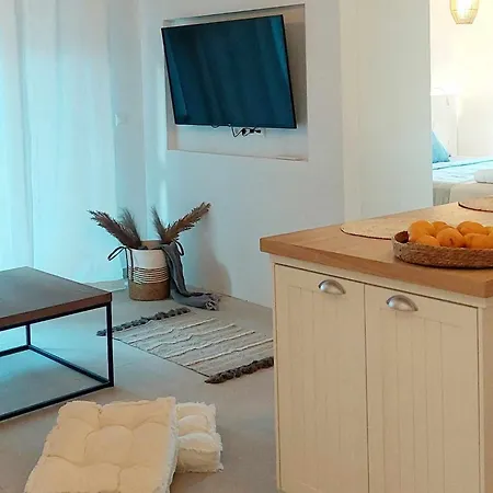 Maya Apartments, Modern And Convenient With Private Parking Apartment