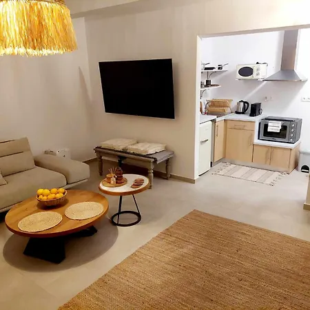 Maya Apartments, Modern And Convenient With Private Parking Apartment