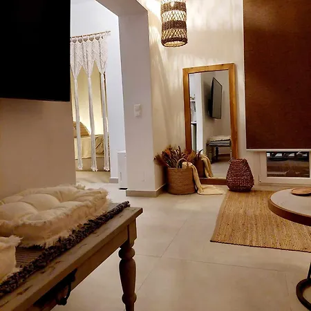 Maya Apartments, Modern And Convenient With Private Parking Apartment *